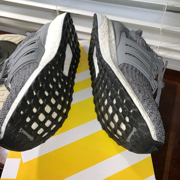 ADIDAS UNISEX ULTRABOOST RUNNING SHOE - Picture 6 of 8